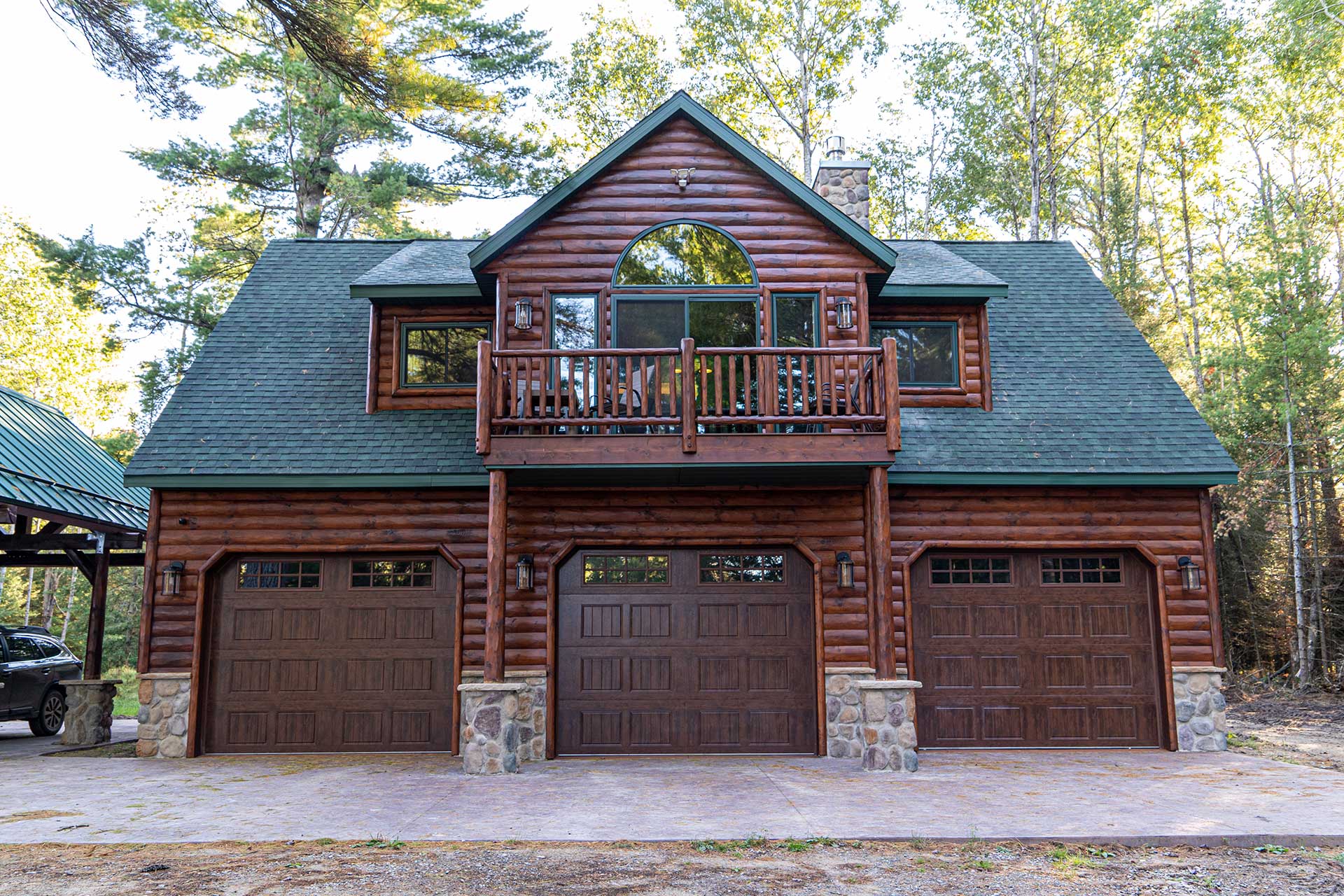 The Benefits of Using Log Siding Over Full Logs