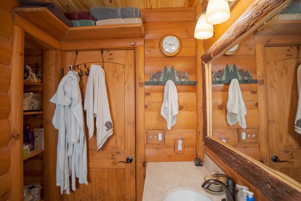 Lake House Bathroom with Incorporated Shelving