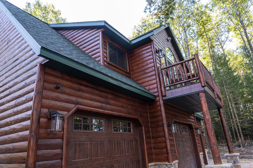 Log siding with aesthetic appeal