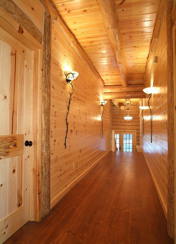 Knotty pine walls with double-header corners and decorative peeled posts